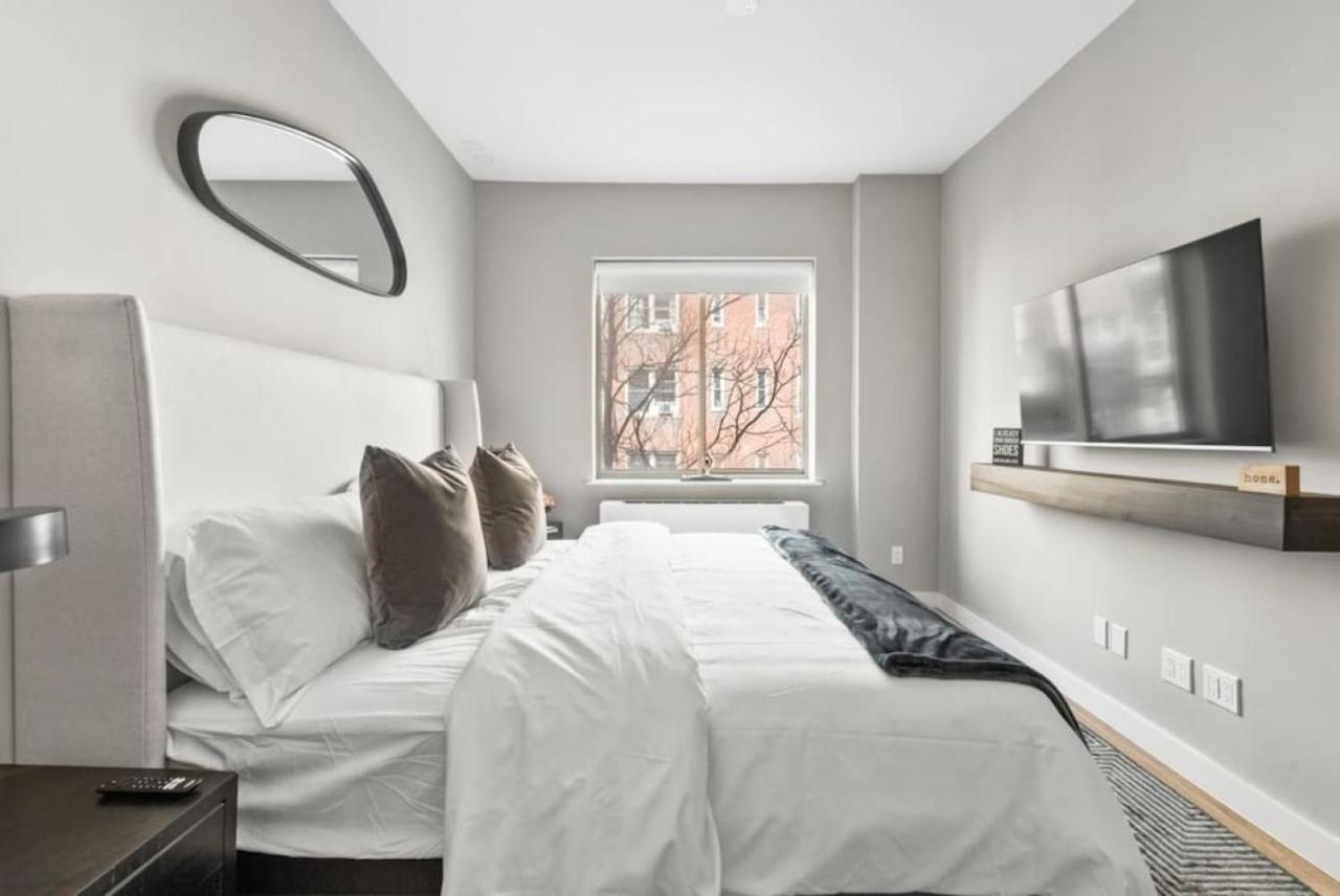 Top Notch 2Br Suite Minutes To Central Park ニューヨーク エクステリア 写真