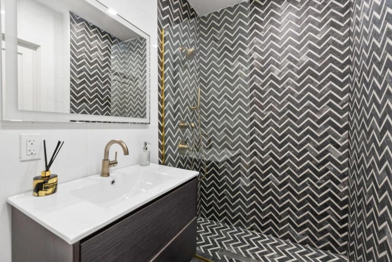Top Notch 2Br Suite Minutes To Central Park ニューヨーク エクステリア 写真