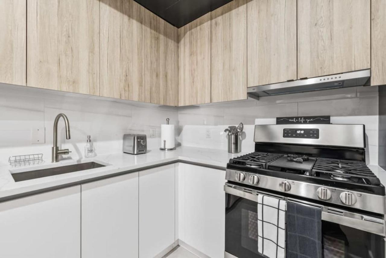 Top Notch 2Br Suite Minutes To Central Park ニューヨーク エクステリア 写真