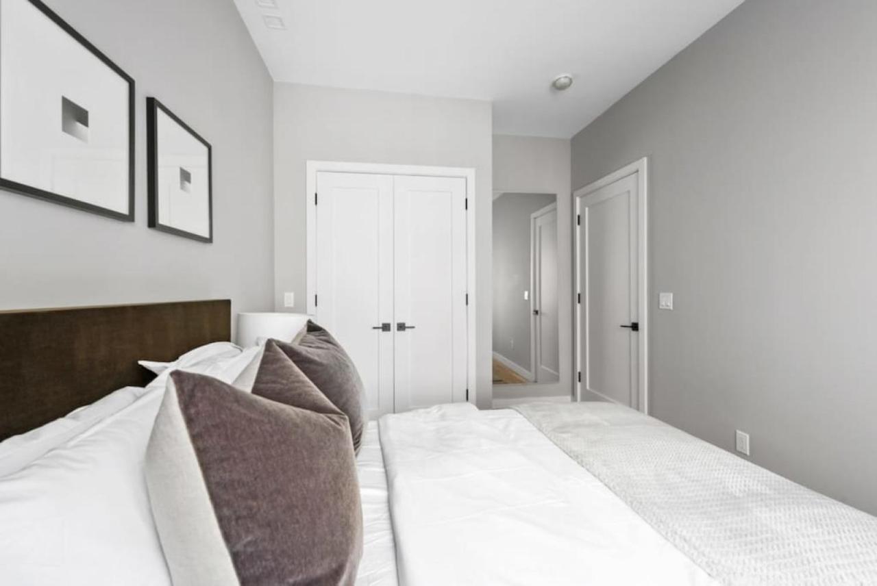 Top Notch 2Br Suite Minutes To Central Park ニューヨーク エクステリア 写真