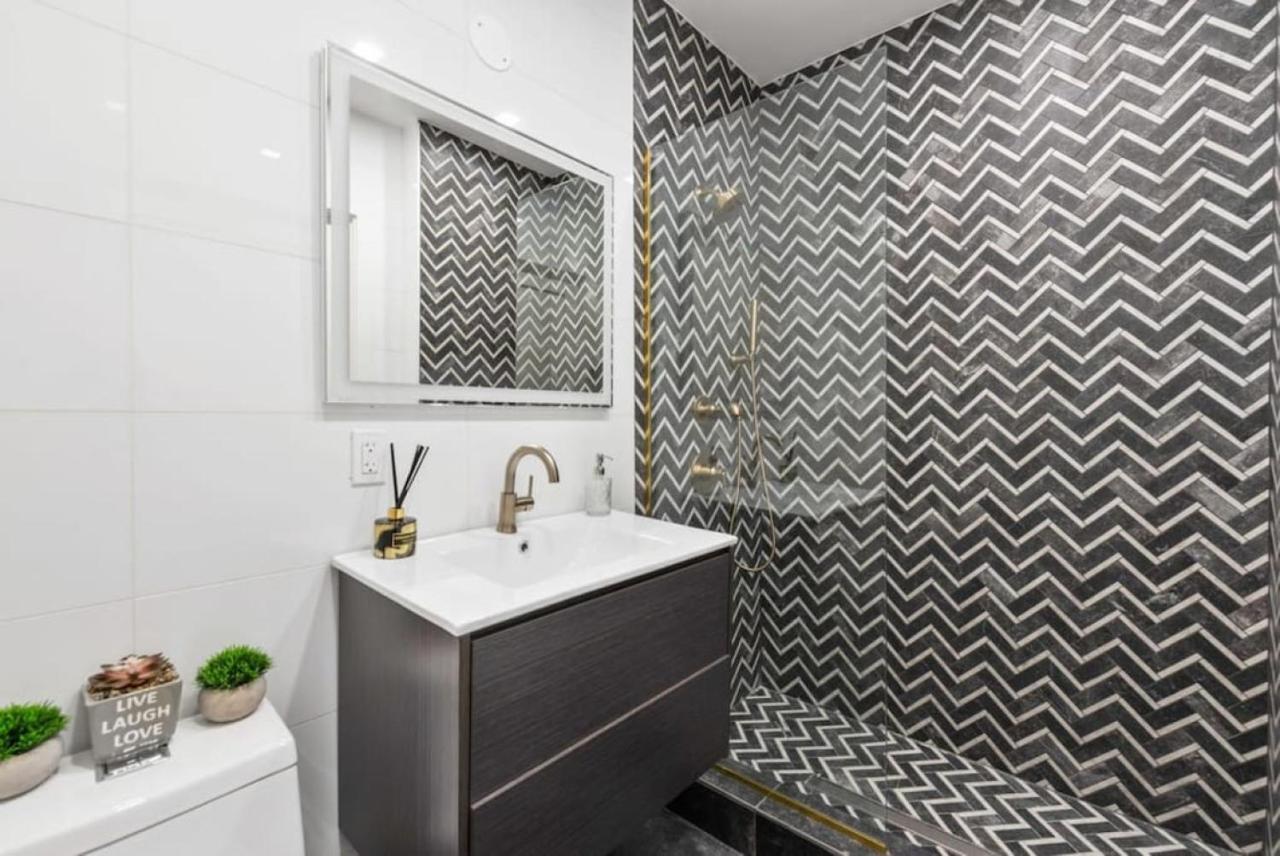 Top Notch 2Br Suite Minutes To Central Park ニューヨーク エクステリア 写真