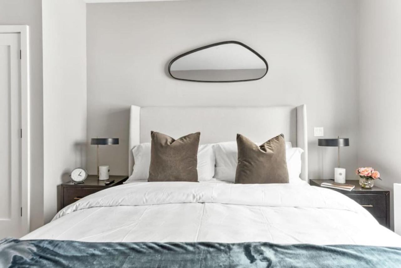 Top Notch 2Br Suite Minutes To Central Park ニューヨーク エクステリア 写真