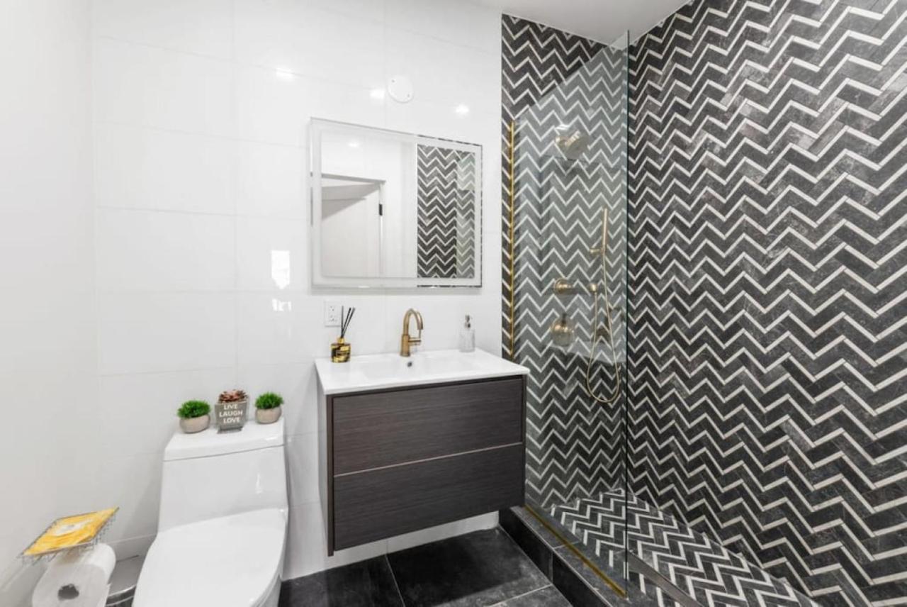 Top Notch 2Br Suite Minutes To Central Park ニューヨーク エクステリア 写真